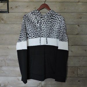 Magic Fit Leopard print kangaroo pocket top with hood